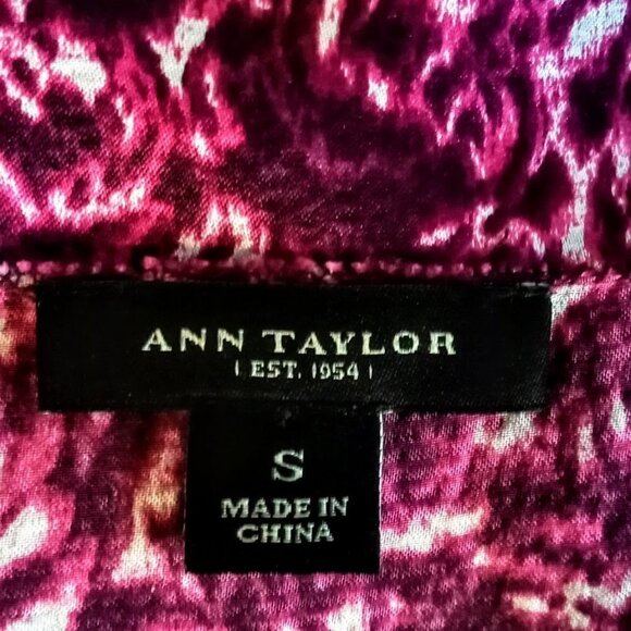Ann Taylor Magenta Abstract Print Sleeveless Silk Top - Picture 3 of 4